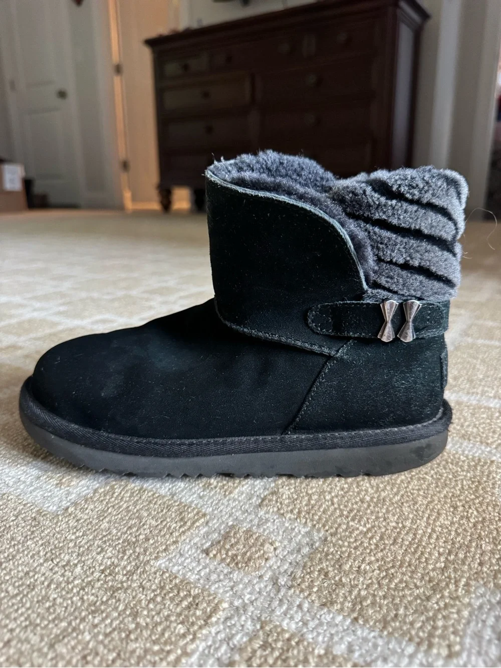 UGG Adria Suede Shearling Fur Cuff Ankle Boots Black Gray Girls Size 4